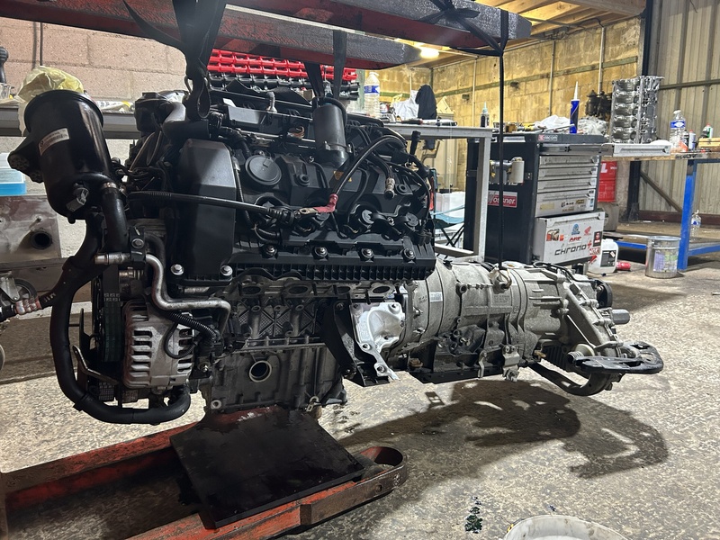Moteur BMW et boîte automatique déposés