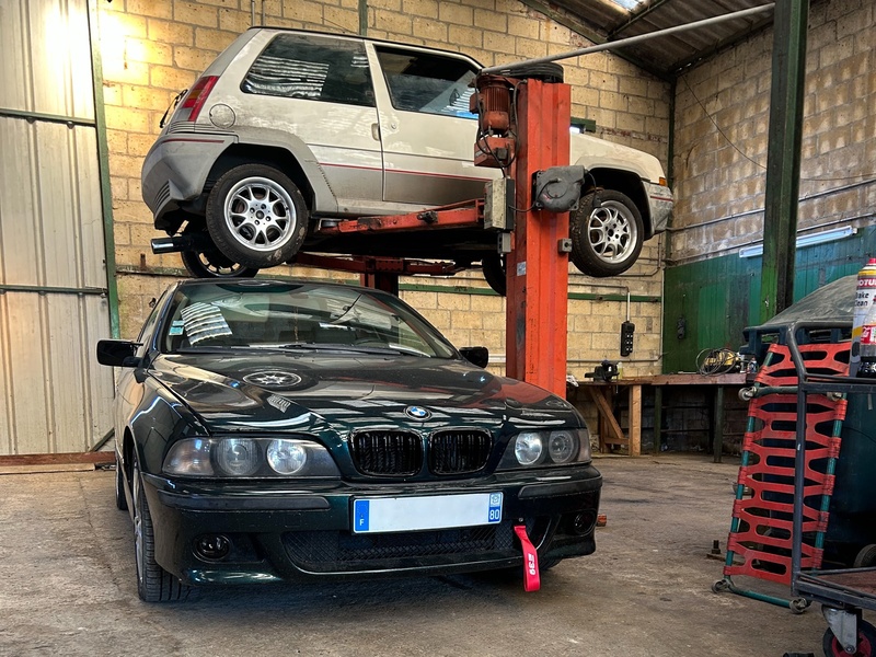 BMW Série 5 E39 à l'atelier